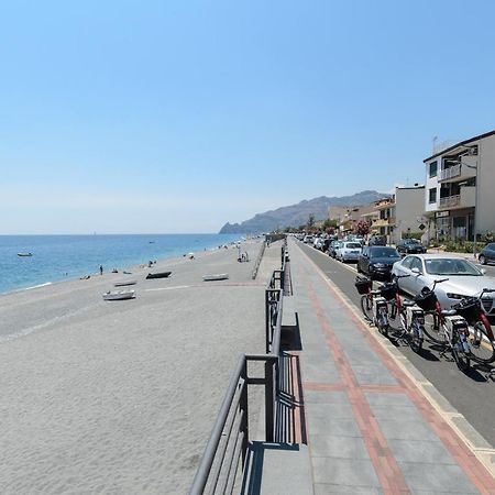 Marina D'Agro Residence Санта Тереза ди Рива Екстериор снимка