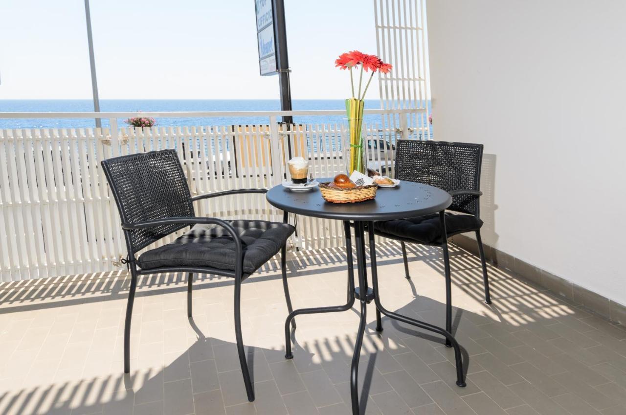 Marina D'Agro Residence Санта Тереза ди Рива Екстериор снимка