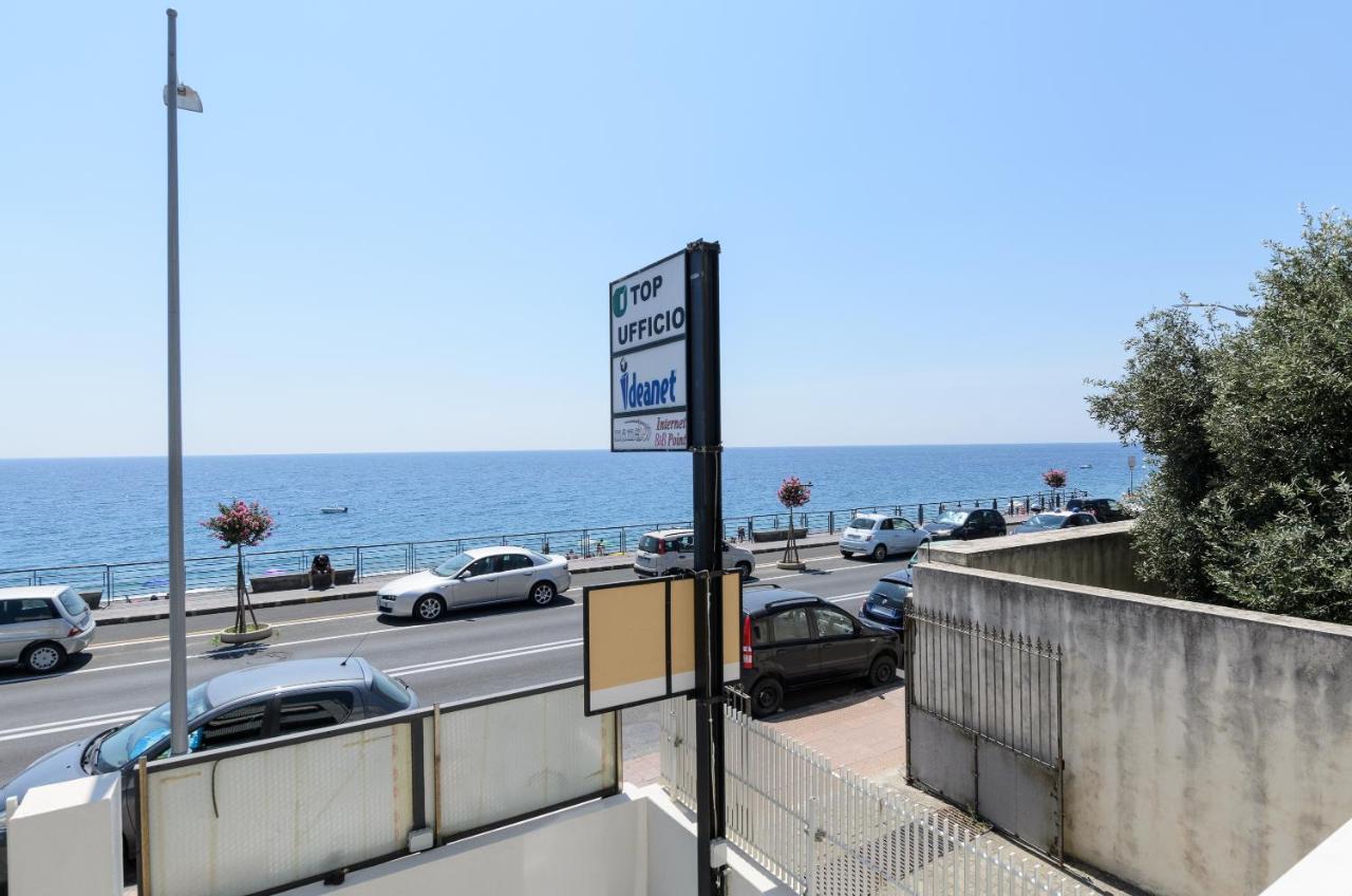 Marina D'Agro Residence Санта Тереза ди Рива Екстериор снимка