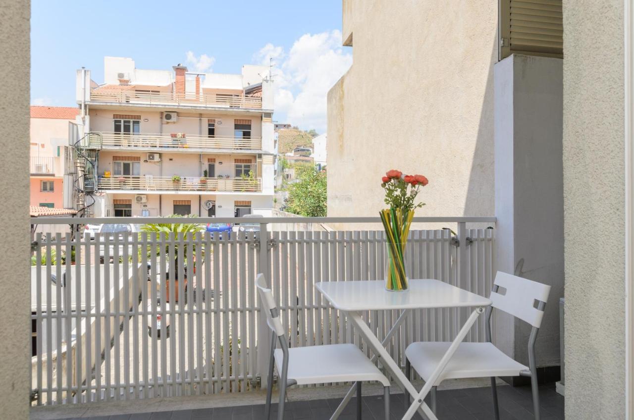 Marina D'Agro Residence Санта Тереза ди Рива Екстериор снимка
