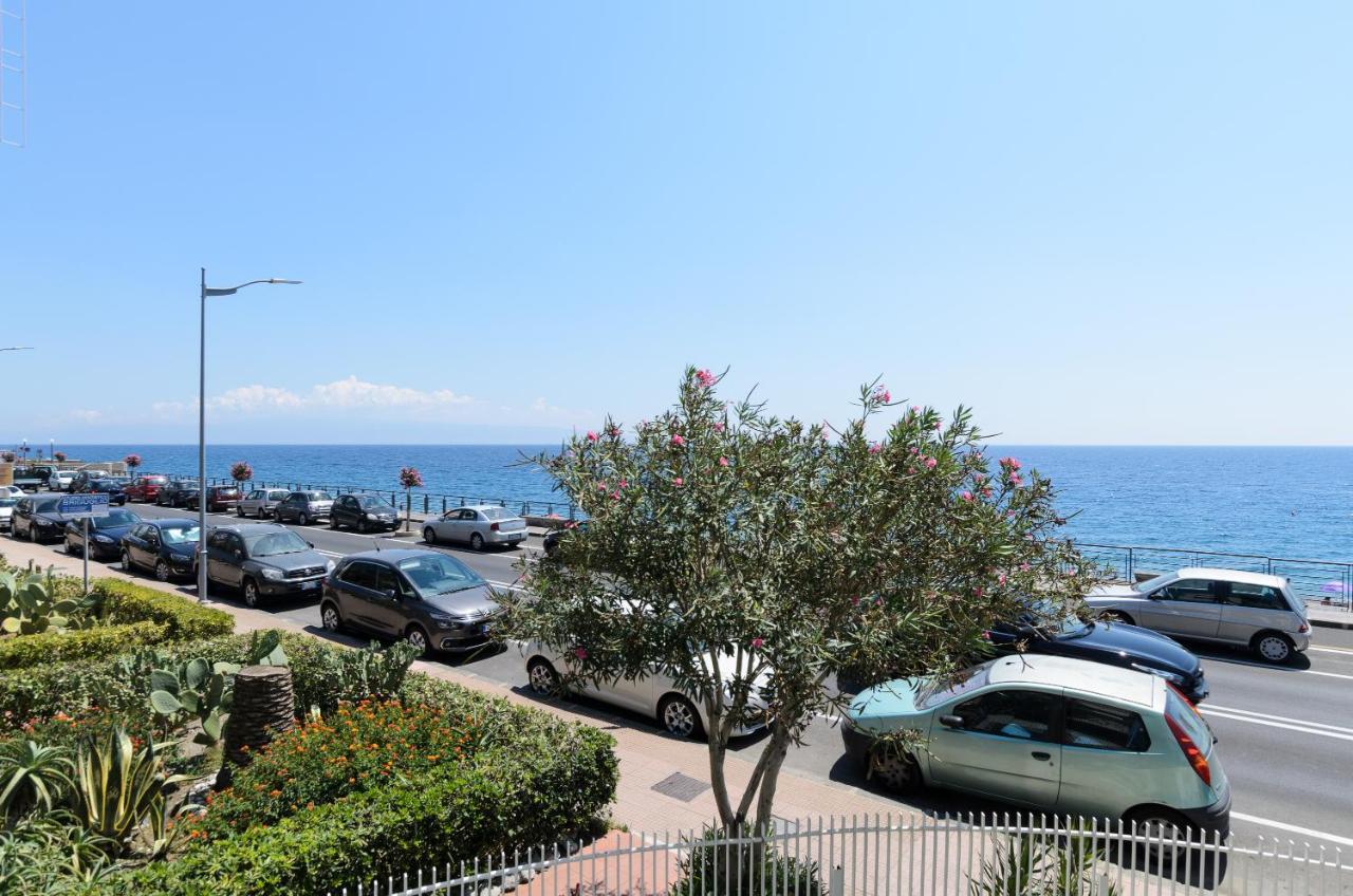 Marina D'Agro Residence Санта Тереза ди Рива Екстериор снимка