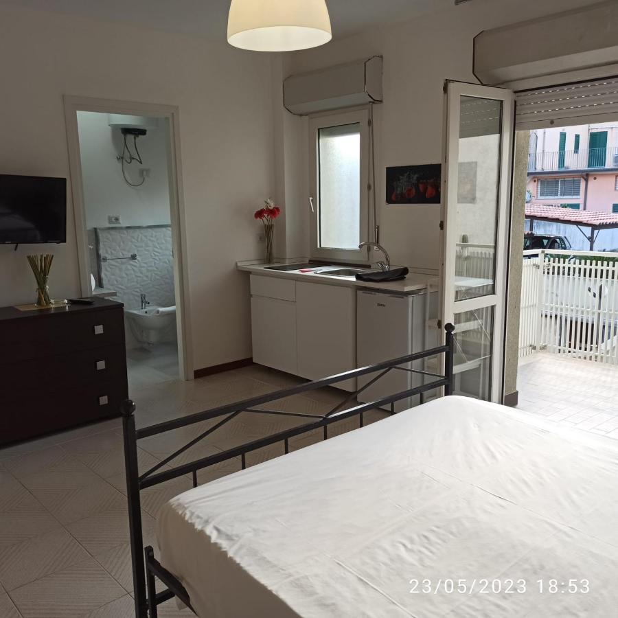 Marina D'Agro Residence Санта Тереза ди Рива Екстериор снимка